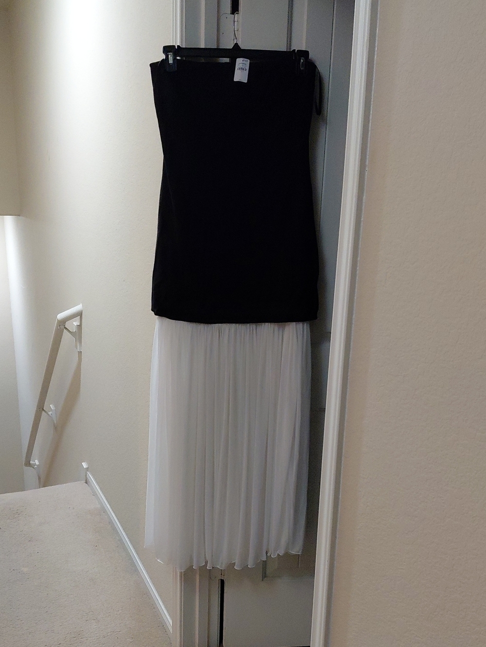 Black and White Pleated Maxi Sleeveless Dress